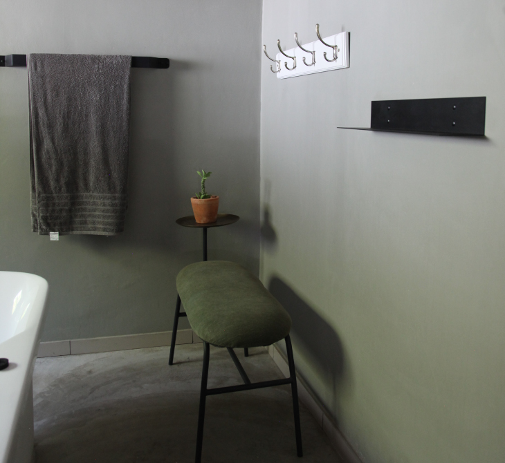 Cradock-bathroom Graaff-Reinet, accommodation, self catering 46 Cradock Street